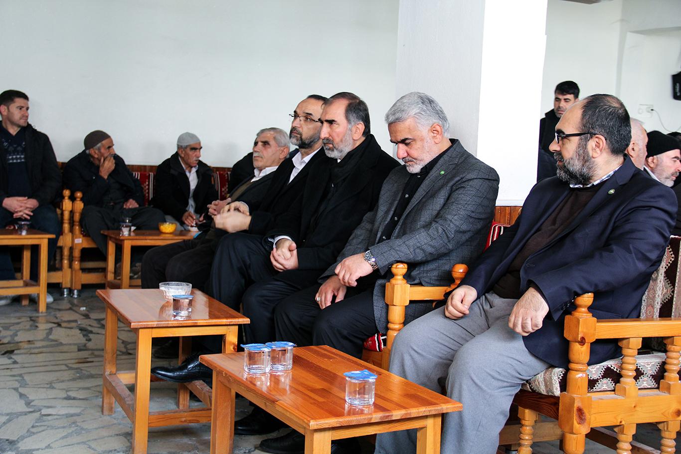 HÜDA PAR Genel Başkanı Sağlam Yaşar ailesinin taziyesine katıldı HÜDA PAR Genel Başkanı Sağlam Yaşar ailesinin taziyesine katıldı